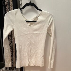 Club Monaco Cream V-Neck Long Sleeve Top